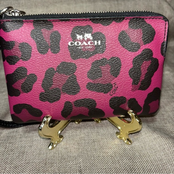 Coach Ocelot Coach Print Corner Zip Wristlet F64238 - Picture 5 of 9